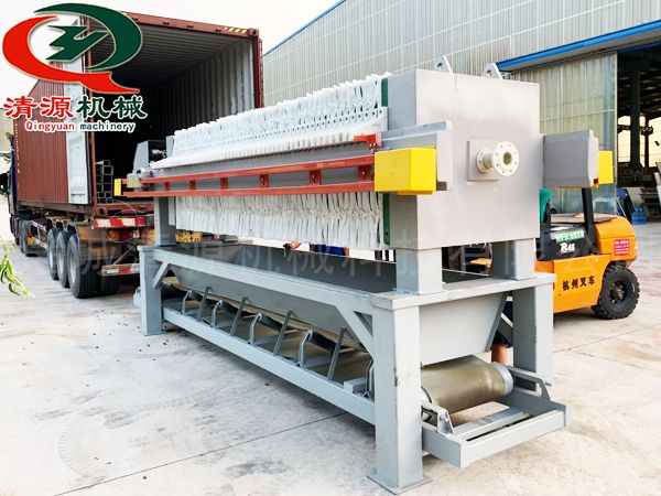 發(fā)往出口日本的板框式污泥壓濾機(jī)污泥脫水成套設(shè)備