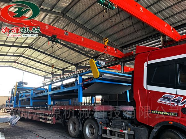 帶式壓濾機(jī)發(fā)貨現(xiàn)場(chǎng)1.jpg 帶式壓濾機(jī)發(fā)貨現(xiàn)場(chǎng)1.jpg