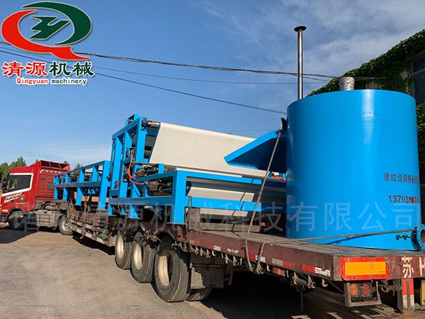 帶式壓濾機發(fā)貨現(xiàn)場2.jpg 帶式壓濾機發(fā)貨現(xiàn)場2.jpg